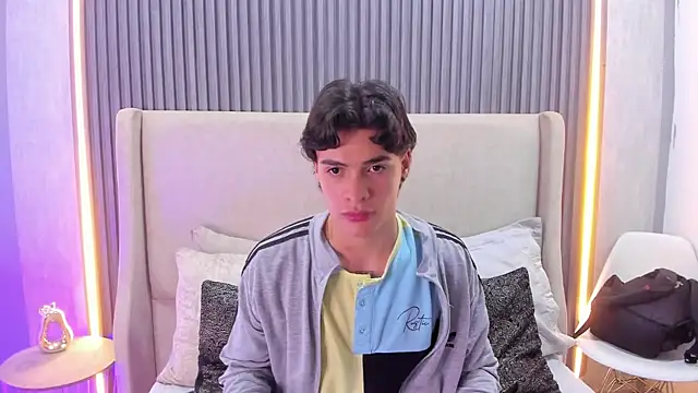 Snapshot of BenitoSaenz chatting on 4, 10, 2025 BenitoSaenz online show from 4, 10, 2025