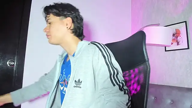 Snapshot of BenitoSaenz chatting on 7, 10, 2025 BenitoSaenz online show from 7, 10, 2025