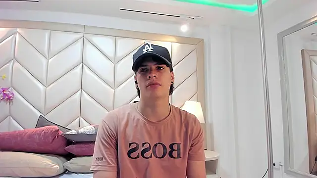 Snapshot of BenitoSaenz chatting on 14, 10, 2025 BenitoSaenz online show from 14, 10, 2025