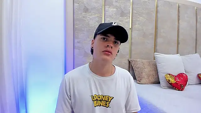 Snapshot of BenitoSaenz chatting on 17, 10, 2025 BenitoSaenz online show from 17, 10, 2025