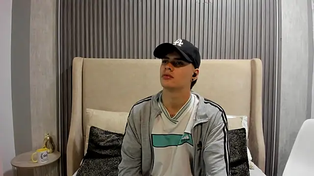 Snapshot of BenitoSaenz chatting on 18, 10, 2025 BenitoSaenz online show from 18, 10, 2025