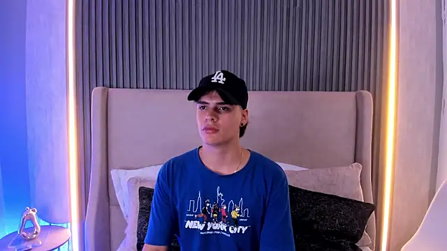 Snapshot of BenitoSaenz chatting on 19, 10, 2025 BenitoSaenz online show from 19, 10, 2025