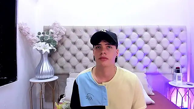 Snapshot of BenitoSaenz chatting on 21, 10, 2025 BenitoSaenz online show from 21, 10, 2025