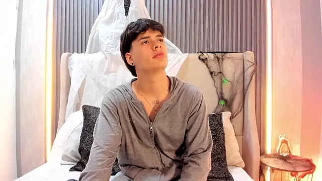 Snapshot of BenitoSaenz chatting on 22, 10, 2025 BenitoSaenz online show from 22, 10, 2025