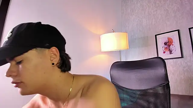 Snapshot of BenitoSaenz chatting on 23, 10, 2025 BenitoSaenz online show from 23, 10, 2025