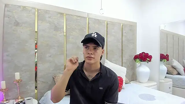 Snapshot of BenitoSaenz chatting on 24, 10, 2025 BenitoSaenz online show from 24, 10, 2025