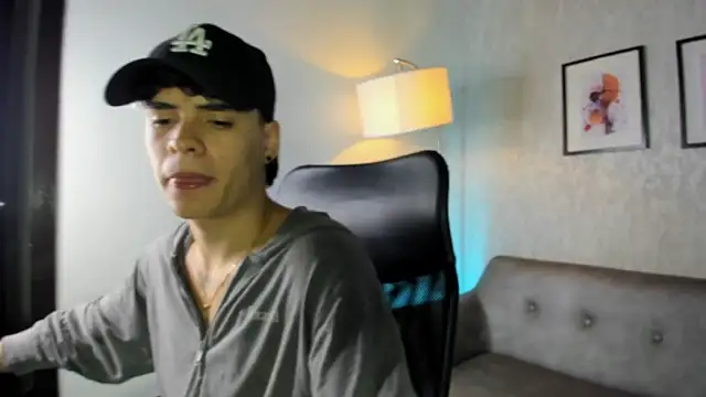 Snapshot of BenitoSaenz chatting on 25, 10, 2025 BenitoSaenz online show from 25, 10, 2025