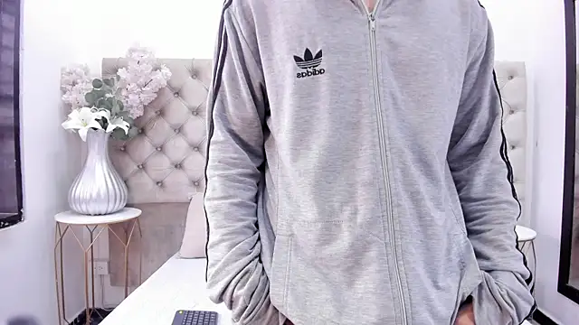 Snapshot of BenitoSaenz chatting on 1, 11, 2025 BenitoSaenz online show from 1, 11, 2025