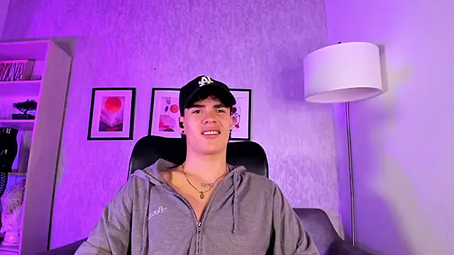 Snapshot of BenitoSaenz chatting on 3, 11, 2025 BenitoSaenz online show from 3, 11, 2025