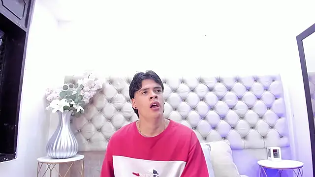 Snapshot of BenitoSaenz chatting on 6, 11, 2025 BenitoSaenz online show from 6, 11, 2025