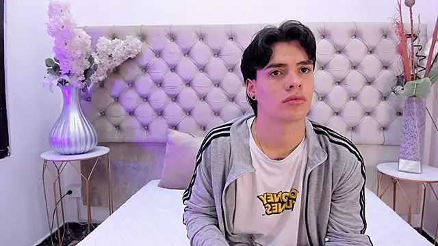 Snapshot of BenitoSaenz chatting on 26, 11, 2025 BenitoSaenz online show from 26, 11, 2025