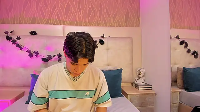 Snapshot of BenitoSaenz chatting on 4, 12, 2025 BenitoSaenz online show from 4, 12, 2025