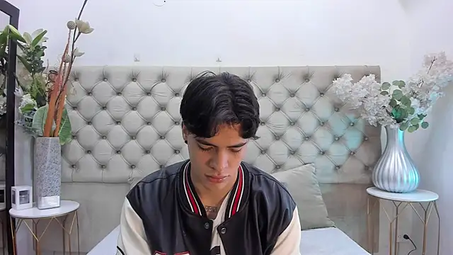 Snapshot of BenitoSaenz chatting on 15, 12, 2025 BenitoSaenz online show from 15, 12, 2025