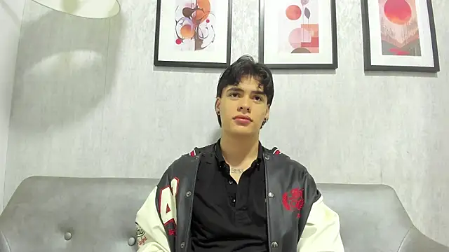 Snapshot of BenitoSaenz chatting on 16, 12, 2025 BenitoSaenz online show from 16, 12, 2025