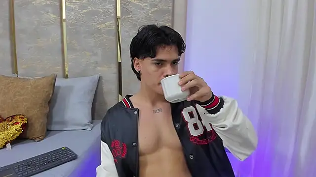 Snapshot of BenitoSaenz chatting on 19, 12, 2025 BenitoSaenz online show from 19, 12, 2025