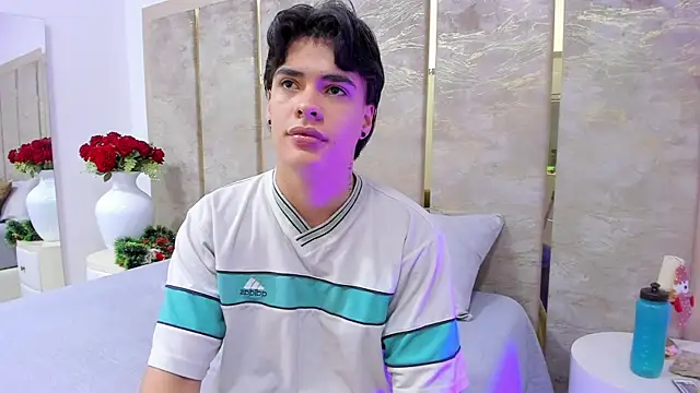 Snapshot of BenitoSaenz chatting on 20, 12, 2025 BenitoSaenz online show from 20, 12, 2025