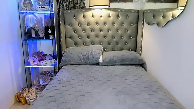 Lars empress online show from 9, 10, 2025