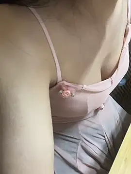 Snapshot of Mina048 chatting on 9, 4, 2026 Mina048 online show from 9, 4, 2026