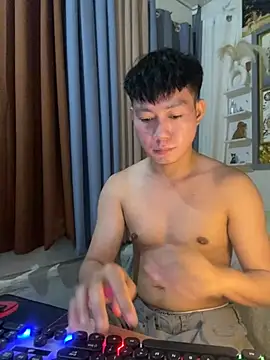 xshyboyx online show from 13, 1, 2026