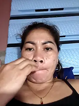 Snapshot of sexybitch_02 chatting on 29, 4, 2026 sexybitch 02 online show from 29, 4, 2026