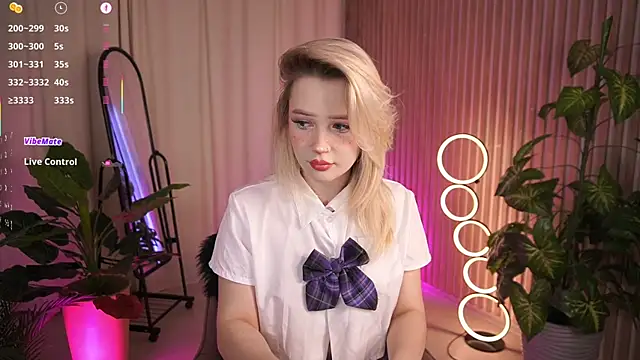 LauraWifeness online show from 15, 12, 2025