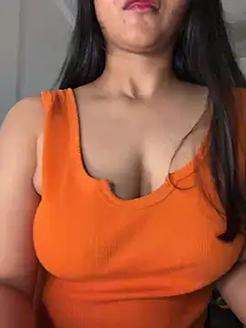 Snapshot of luv_johrrra chatting on 4, 6, 2026 luv johrrra online show from 4, 6, 2026