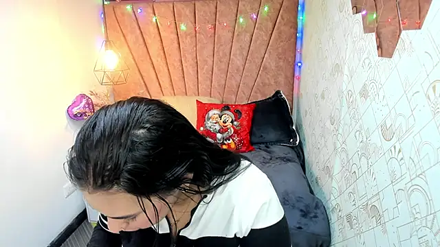 Lia Blake  online show from 15, 12, 2025