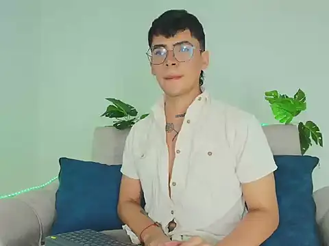 CamiiGuzmanX online show from 16, 9, 2025