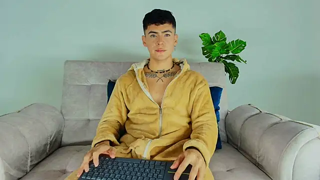 CamiiGuzmanX online show from 8, 10, 2025