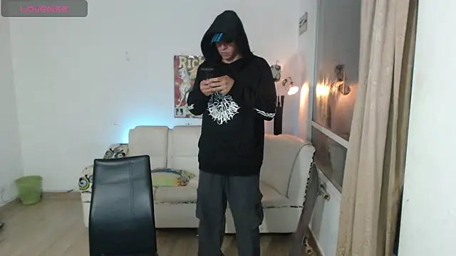 Snapshot of Thomasjons_ chatting on 21, 4, 2026 Thomasjons online show from 21, 4, 2026