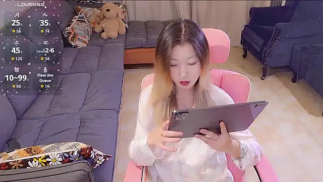 Snapshot of Deserve_E chatting on 15, 10, 2025 Deserve E online show from 15, 10, 2025