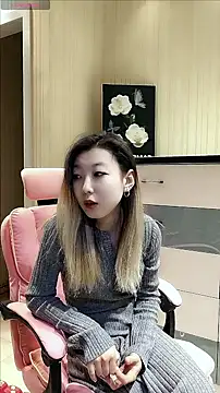 Snapshot of Deserve_E chatting on 25, 11, 2025 Deserve E online show from 25, 11, 2025