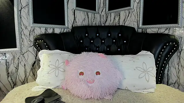 adelinemoretti online show from 17, 12, 2025