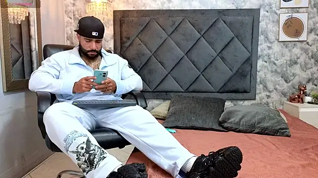 Apolo rousse1 online show from 18, 9, 2025