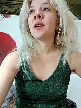 Snapshot of HeronDenni chatting on 3, 12, 2025 HeronDenni online show from 3, 12, 2025