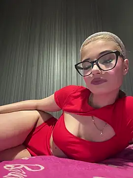 Snapshot of Larra69 chatting on 17, 7, 2026 Larra69 online show from 17, 7, 2026