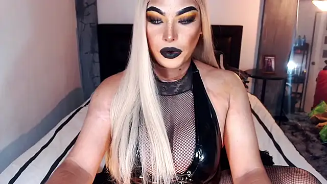 Snapshot of xTrixieMae chatting on 2, 11, 2025 xTrixieMae online show from 2, 11, 2025