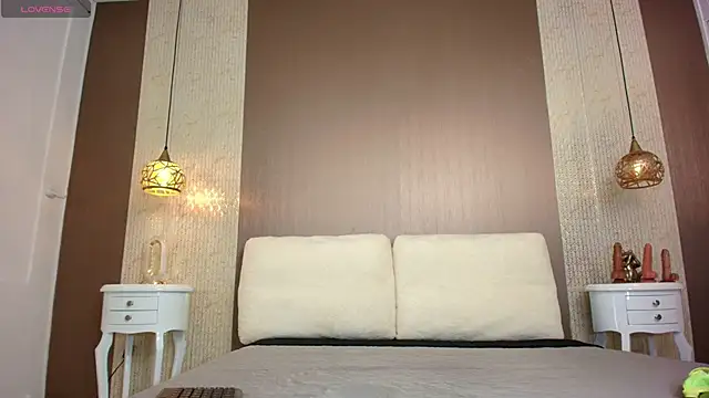 Tiifany Baker online show from 7, 11, 2025