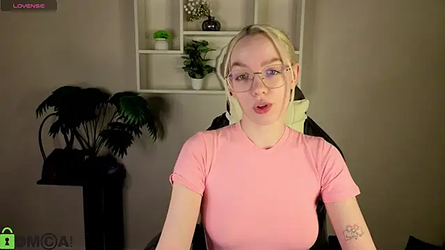 R0cket bunny online show from 28, 4, 2026