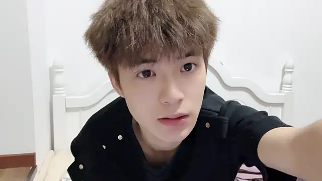 Snapshot of linger2563 chatting on 8, 10, 2025 linger2563 online show from 8, 10, 2025