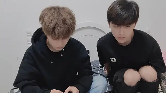 Snapshot of linger2563 chatting on 14, 10, 2025 linger2563 online show from 14, 10, 2025