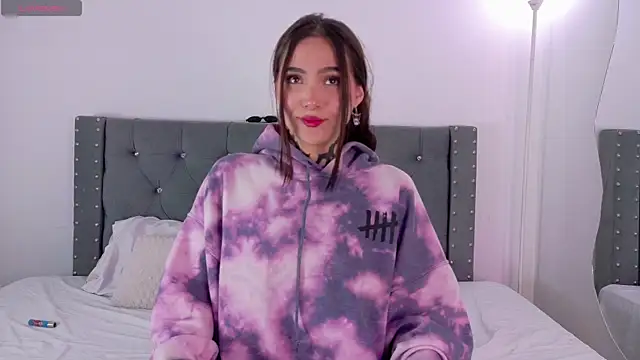 Snapshot of sara_queen10 chatting on 10, 9, 2025 sara queen10 online show from 10, 9, 2025