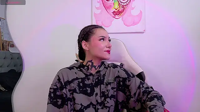 Snapshot of sara_queen10 chatting on 1, 10, 2025 sara queen10 online show from 1, 10, 2025