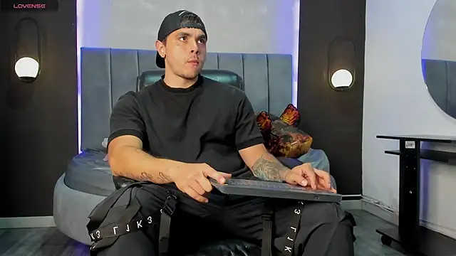 Snapshot of Liam_walk_ chatting on 12, 9, 2025 Liam walk online show from 12, 9, 2025