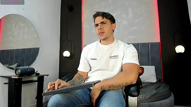 Snapshot of Liam_walk_ chatting on 6, 10, 2025 Liam walk online show from 6, 10, 2025