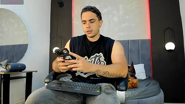 Snapshot of Liam_walk_ chatting on 7, 10, 2025 Liam walk online show from 7, 10, 2025