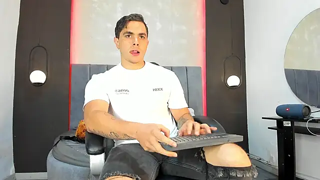 Snapshot of Liam_walk_ chatting on 15, 10, 2025 Liam walk online show from 15, 10, 2025