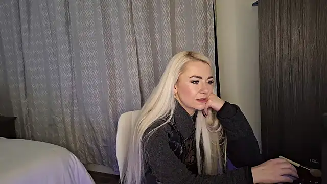 kinkylilsweetie online show from 4, 11, 2025