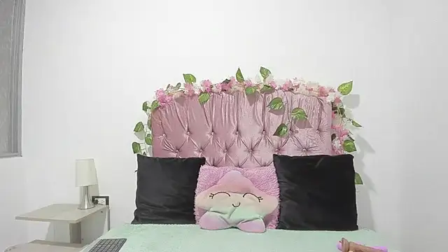 ivy moon05 online show from 13, 10, 2025