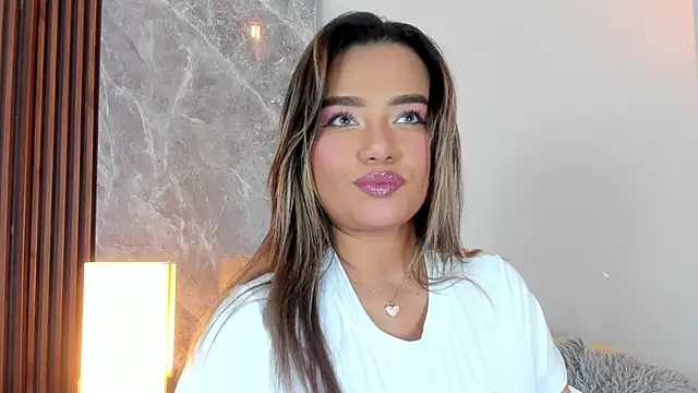 Emma hunter  online show from 25, 10, 2025